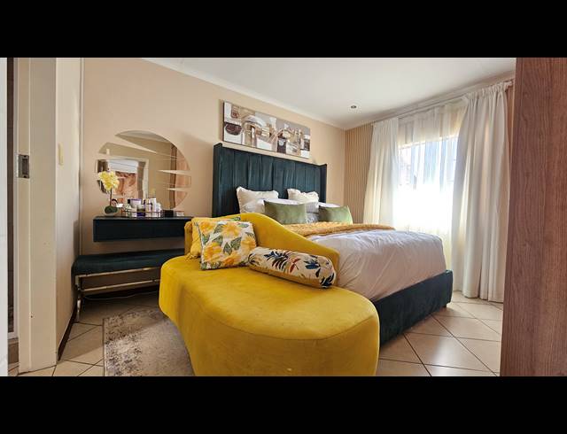2 BEDROOM SIMPLEX FOR SALE IN MOOIKLOOF RIDGE
